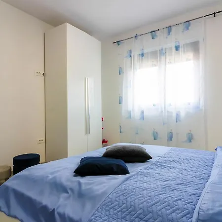 Modern Maeni With Private Pool In וילה *