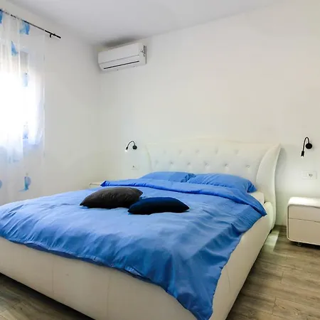 Modern Maeni With Private Pool In Вілла *