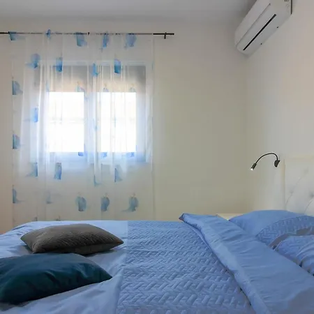 Modern Maeni With Private Pool In וילה