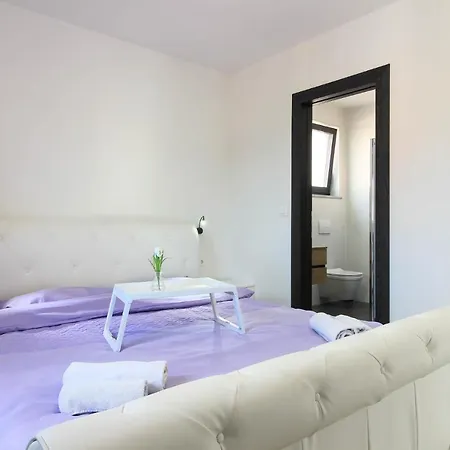 Modern Maeni With Private Pool In * Пула