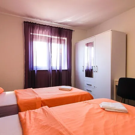 Modern Maeni With Private Pool In Pola