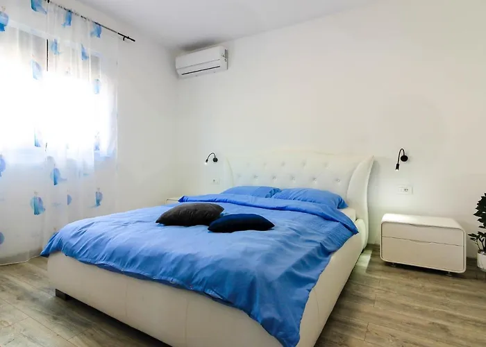 Modern Maeni With Private Pool In Villa *