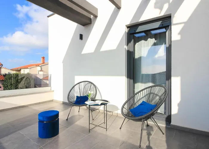 Modern Maeni With Private Pool In Villa *