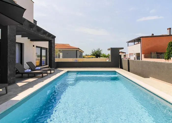 Villa Modern Maeni With Private Pool In *
