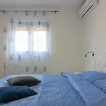 Modern Maeni With Private Pool In Vila