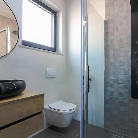 Modern Maeni With Private Pool In Villa *