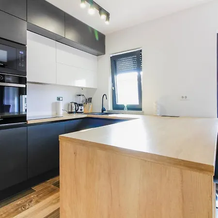 Villa Modern Maeni With Private Pool In