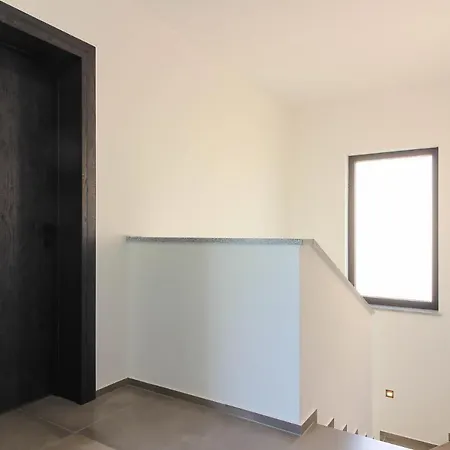 Modern Maeni With Private Pool In Villa *