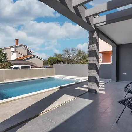 Modern Maeni With Private Pool In 빌라