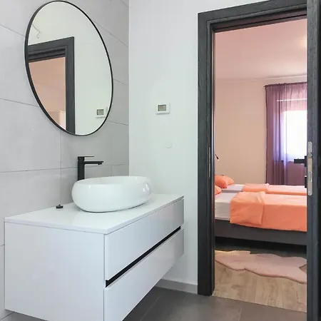 Modern Maeni With Private Pool In Villa Pula