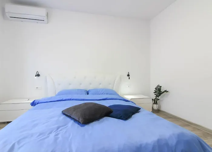 Modern Maeni With Private Pool In * פולה