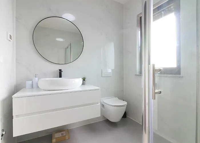 Modern Maeni With Private Pool In וילה