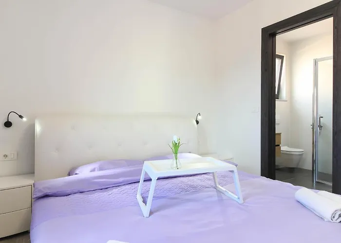 Modern Maeni With Private Pool In וילה