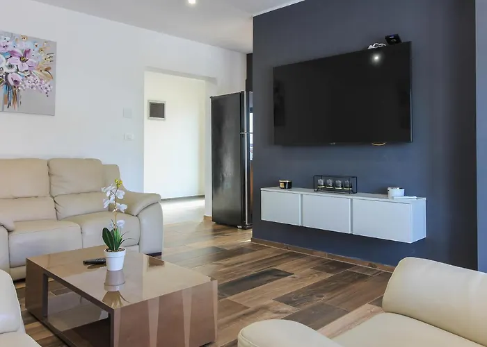 Modern Maeni With Private Pool In 빌라 *